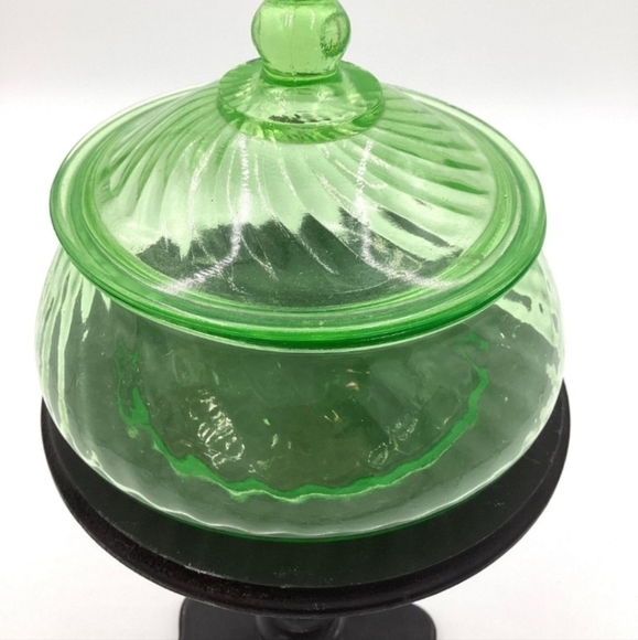 Vintage Spiral Green Hocking Glass Bowl (1928-30) with Lid Depression Glass - Picture 6 of 15